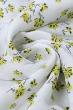 Robe fleuri col v blanche vue de detail