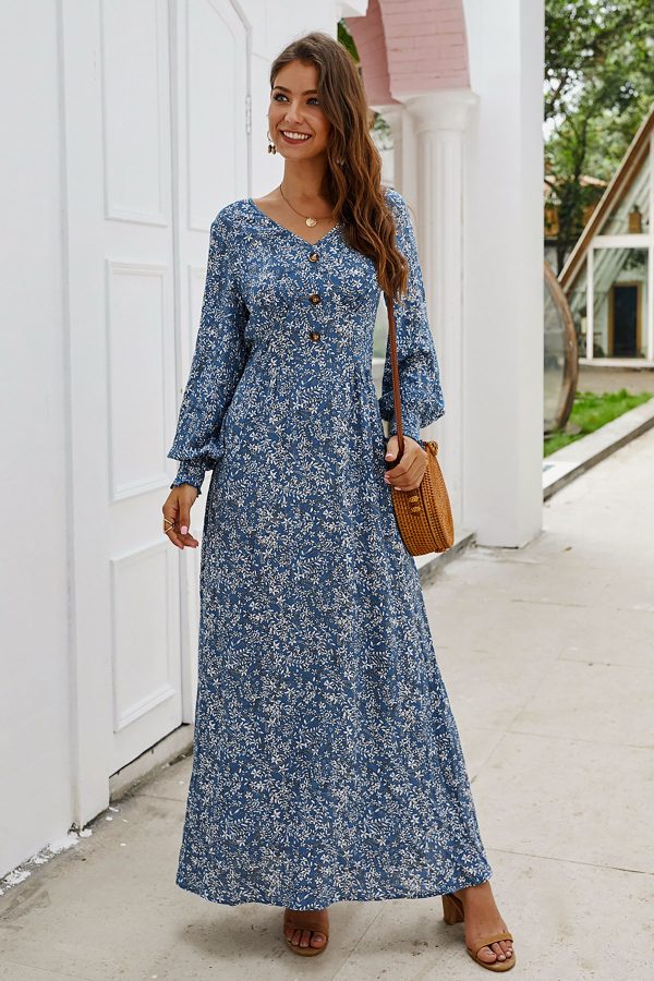 robe boheme fleurie bleu col en v vue en pose2 robe boheme fleurie bleu col en v vue en pose2