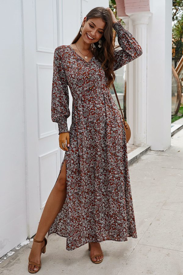 robe boheme fleurie rouge col en v vue de face robe boheme fleurie rouge col en v vue de face