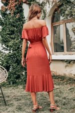robe col bardot longue rouge vue de dos
